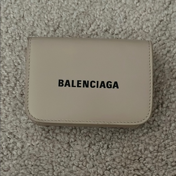 AUTHENTIC NWT Balenciaga Beige Card Holder - Picture 1 of 8